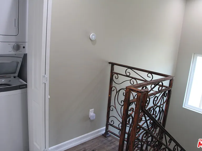 15431 Huston St — Photo 12