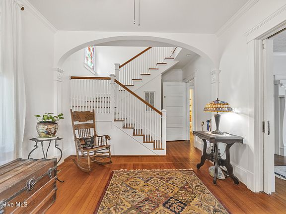 4th image of 111 Selden Street