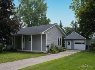 841 Meadowlawn St, Saginaw, MI 48604