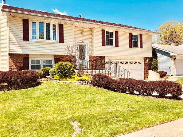 720 Macarthur Dr, Buffalo Grove, IL 60089