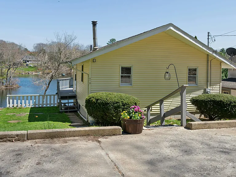 81B Jolicoeur Ave #B — Photo 4