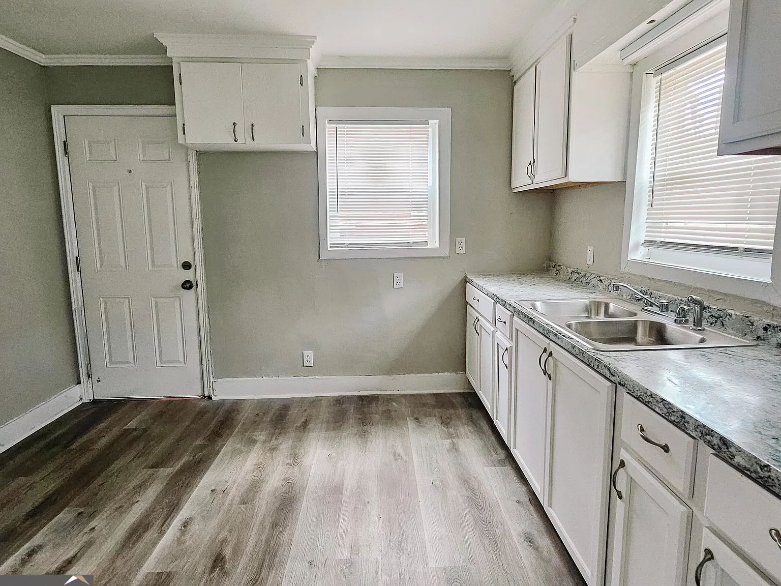 3 bed, 1.0 bath, 1032 sqft, $1,349 — Photo 4