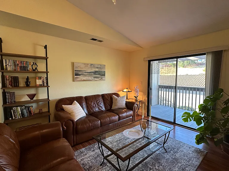 1375 Hull Ln — Photo 2
