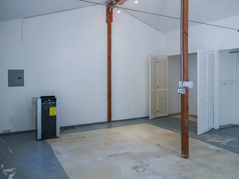 3920 Stansbury Ave — Photo 25