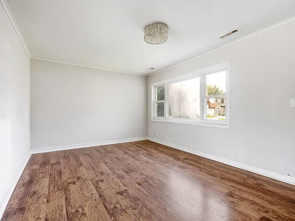 4th image of 16243 Clifton Park Ave