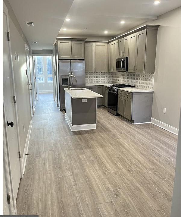 1st image of 2220 N Franklin St #2