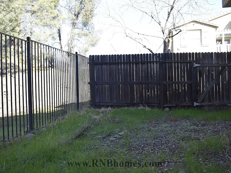 2103 Ferry Cir — Photo 18