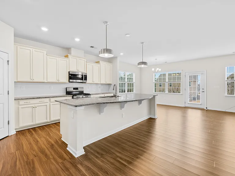 2207 Restina Dr — Photo 7