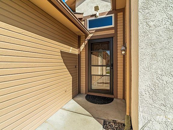 5th image of 528 W Elwood Dr