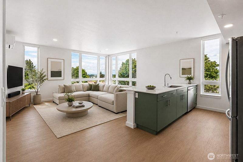 3rd image of 5819 Phinney Avenue N #401
