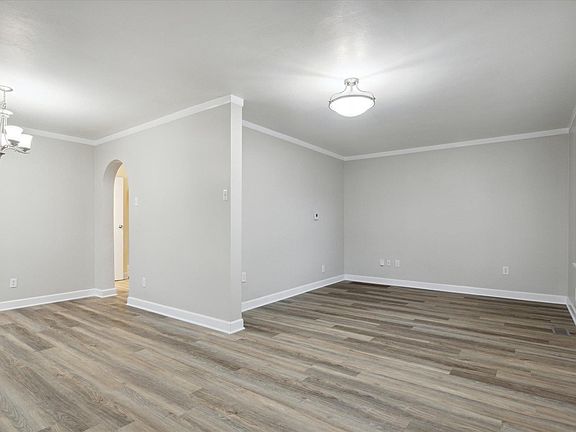 3rd image of 602 S 32nd St