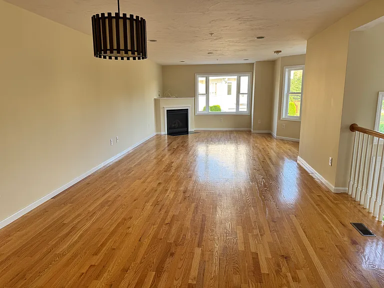 6 Queen Isabella Way — Photo 7