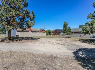 999 Pinon Ln, Big Bear City, CA 92314