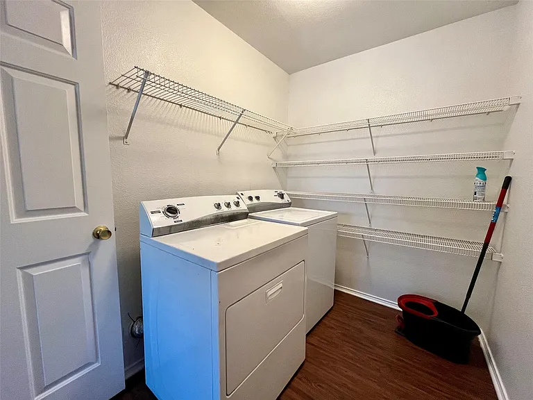 2200 Lookout Ln — Photo 6
