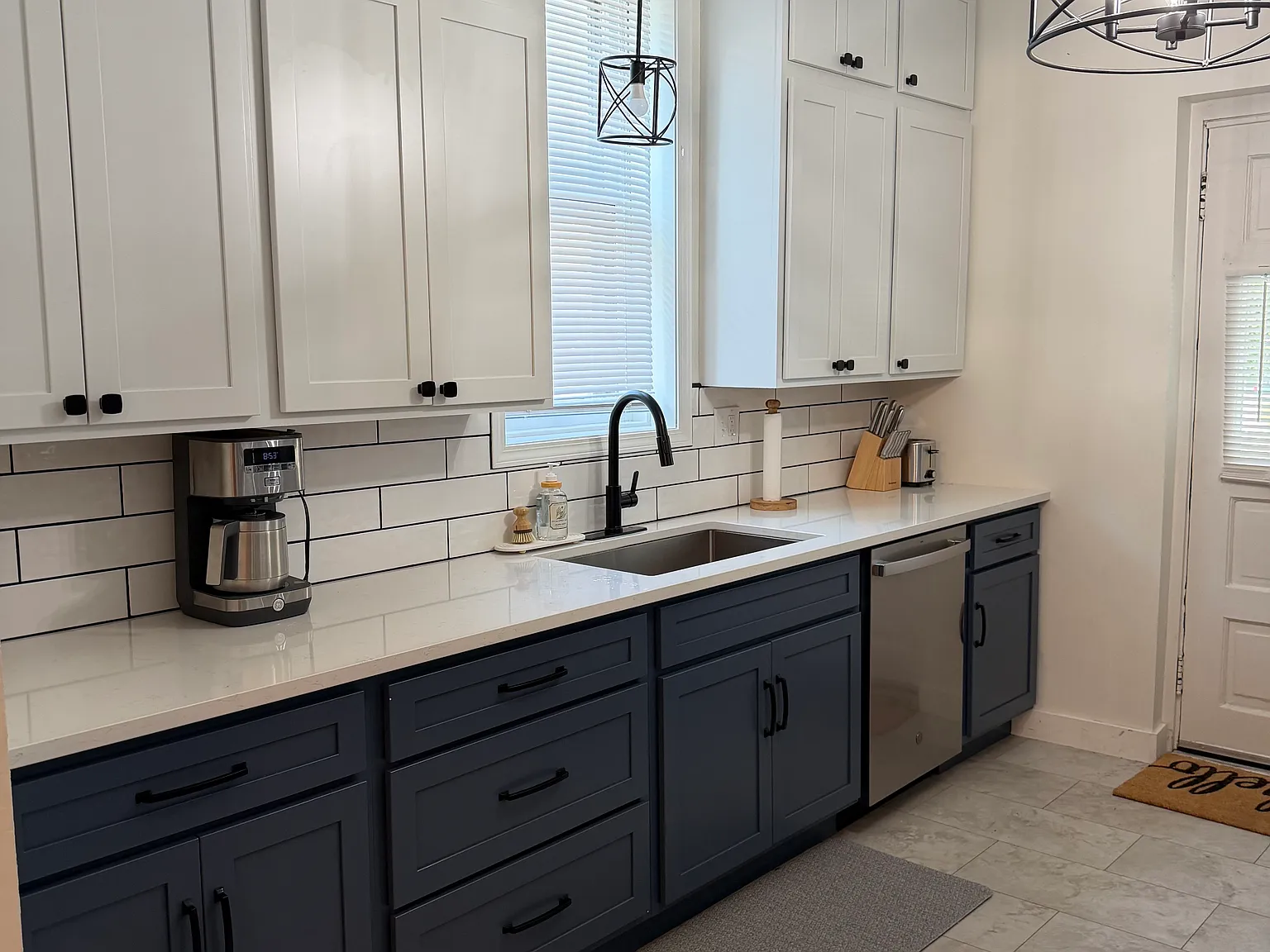 3 bed, 1.5 bath, 1600 sqft, $2,700 — Photo 1
