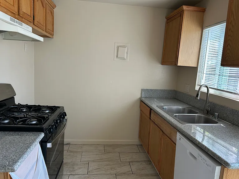 530 Linwood Ave #N — Photo 10