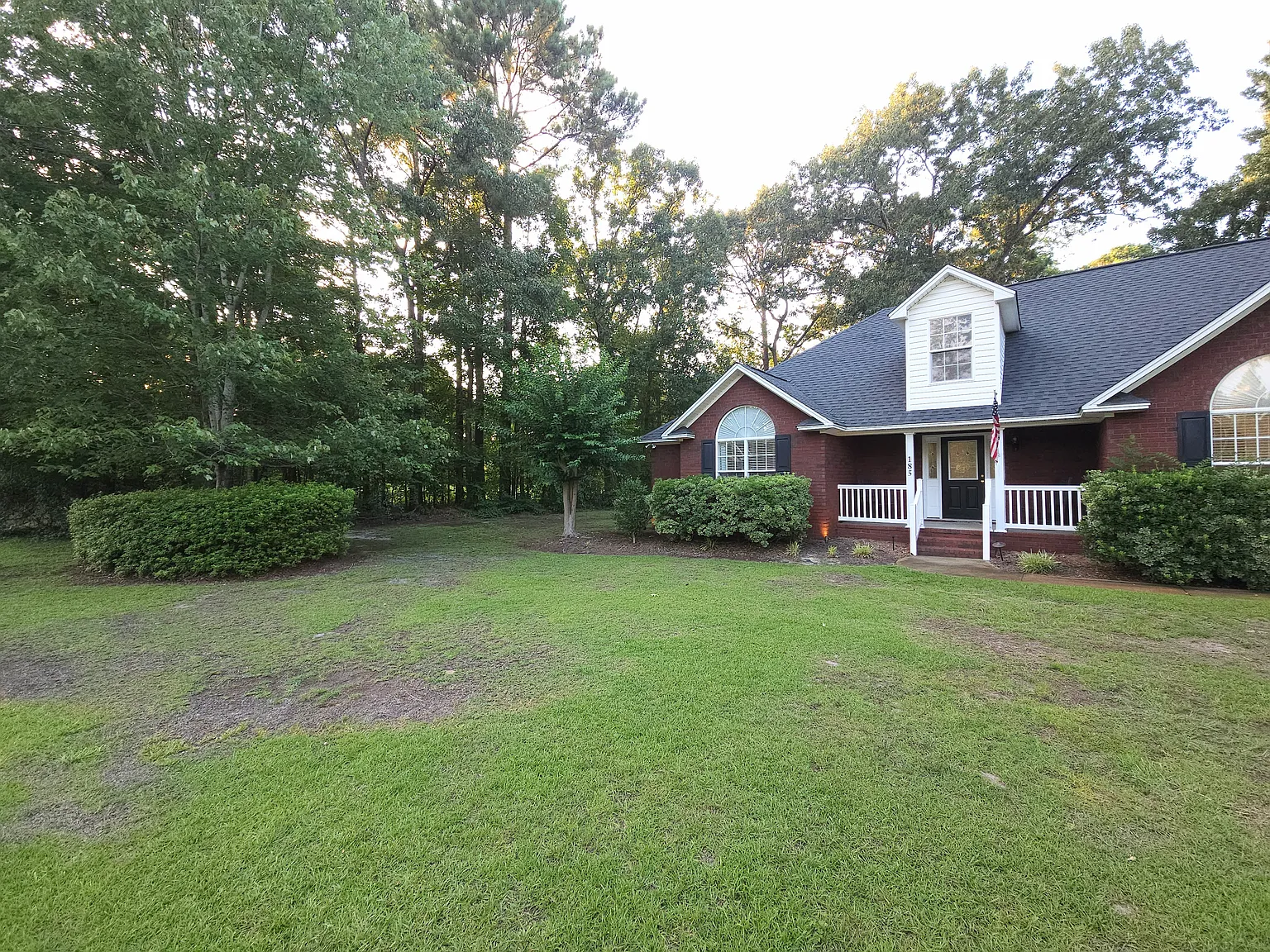 5 bed, 2950 sqft, $3,300 — Photo 2