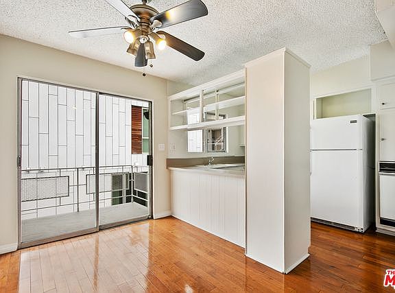 2nd image of 941 N San Vicente Blvd #11