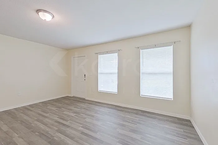 27008 Anthony Ave — Photo 2