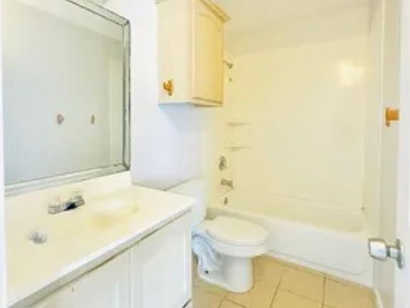5th image of 2208 W Candlelight Ln #4