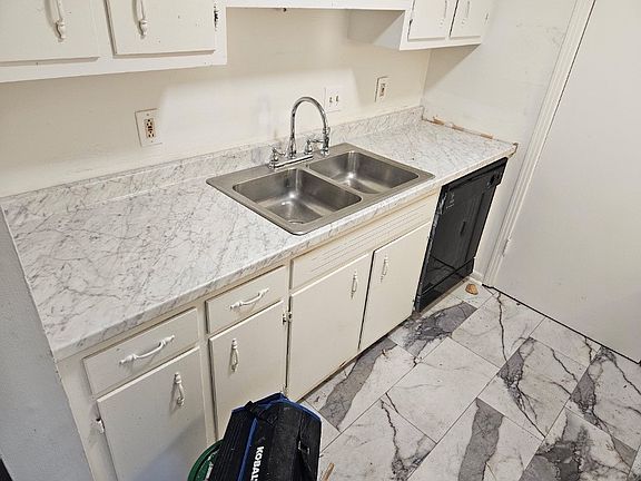 3rd image of 2929 Selena Dr APT D-55