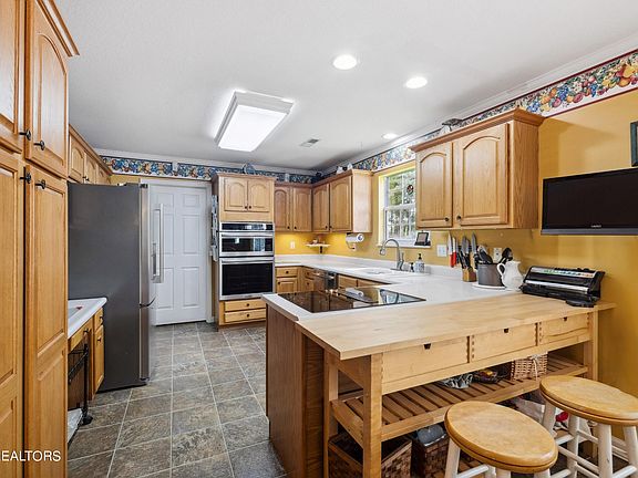 4th image of 1500 Silverdale Ln