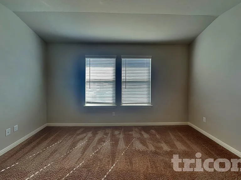 5806 Nyla Way — Photo 6
