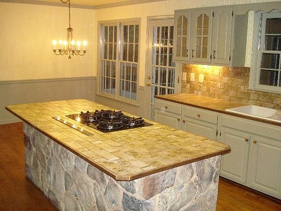large Island Kitchen & B'fast