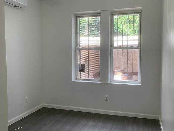 3rd image of 917 Willoughby Ave #2
