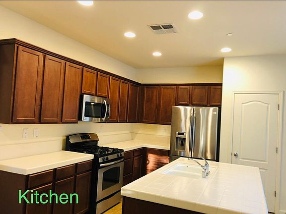 4th image of 635 N Andalusia Way