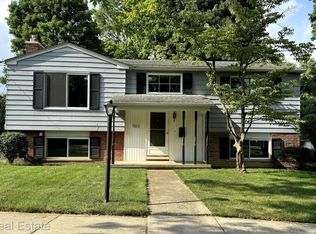 503 Maplewood St, Northville, MI 48167
