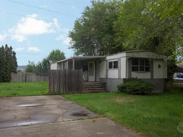 17219 E Coach Dr, Greenacres, WA 99016