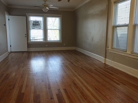 3rd image of 4949 W Melrose St #1