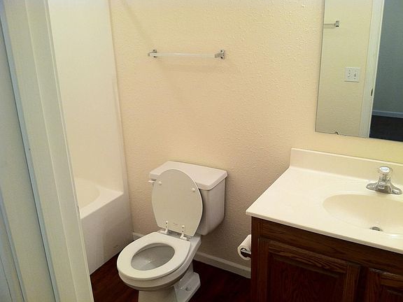 5th image of 169 Hickory Ln #B