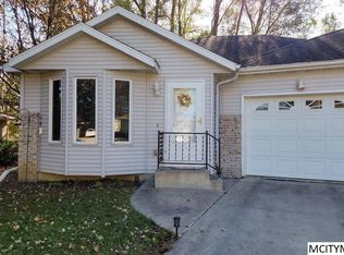 2103 Springview Dr, Mason City, IA 50401