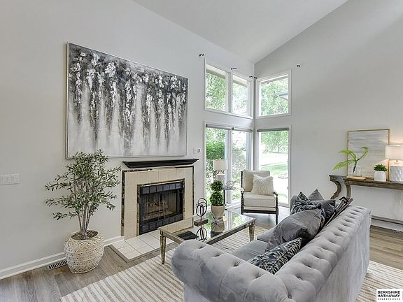5th image of 16217 Weir St