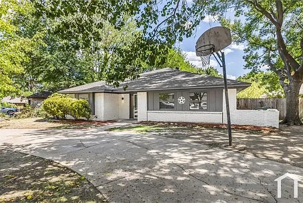 1020 Hickory Cir — Photo 12