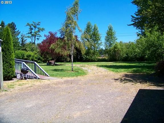 3rd image of 19007 NE 121st Ct