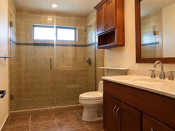 5th image of 2800 Cole St #104C