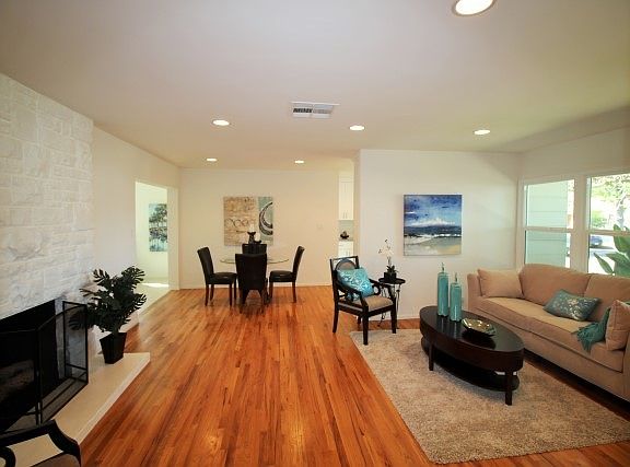4th image of 6348 Beeman Ave