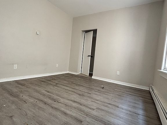 3rd image of 137 Wilkinson Ave APT 2R