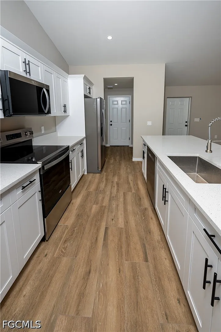 4 bed, 4.0 bath, 1667 sqft, $3,500 — Photo 3