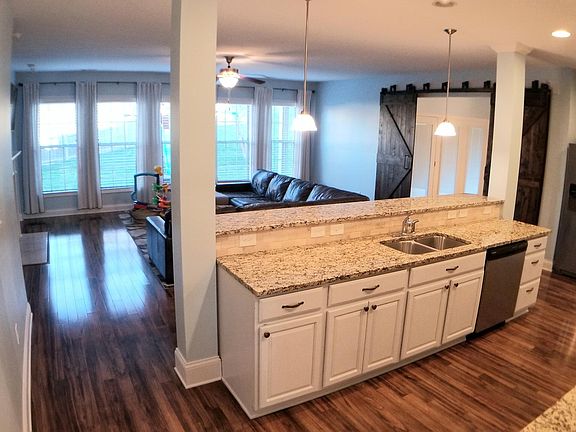 3rd image of 1834 Falcon Pointe Dr