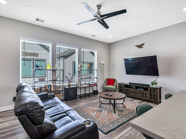 240 Julia St #A — Photo 14