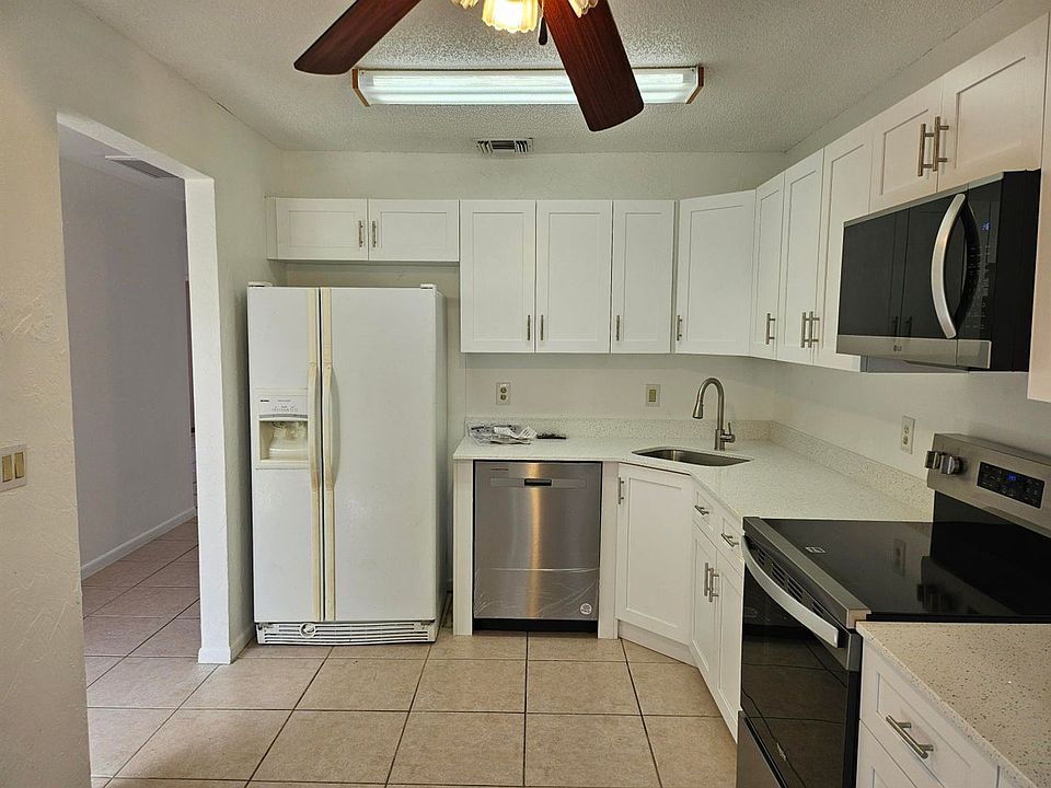 1st image of 261 Meadows Dr