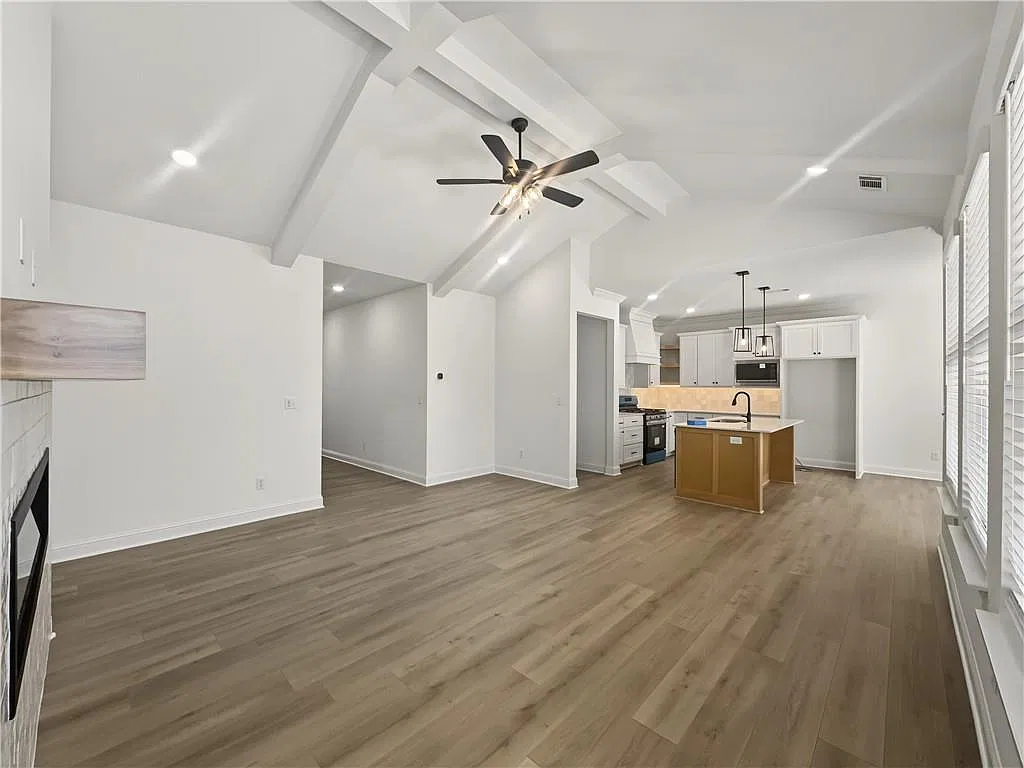 4 bed, 1880 sqft, $2,195 — Photo 3