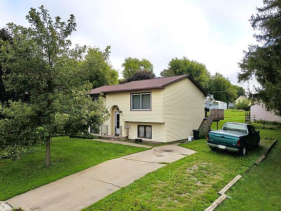 4th image of 416 Spring St