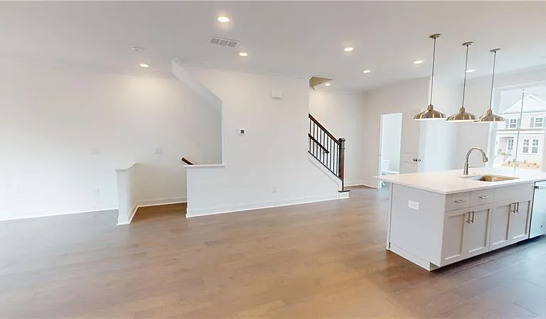 141 Basil St — Photo 9