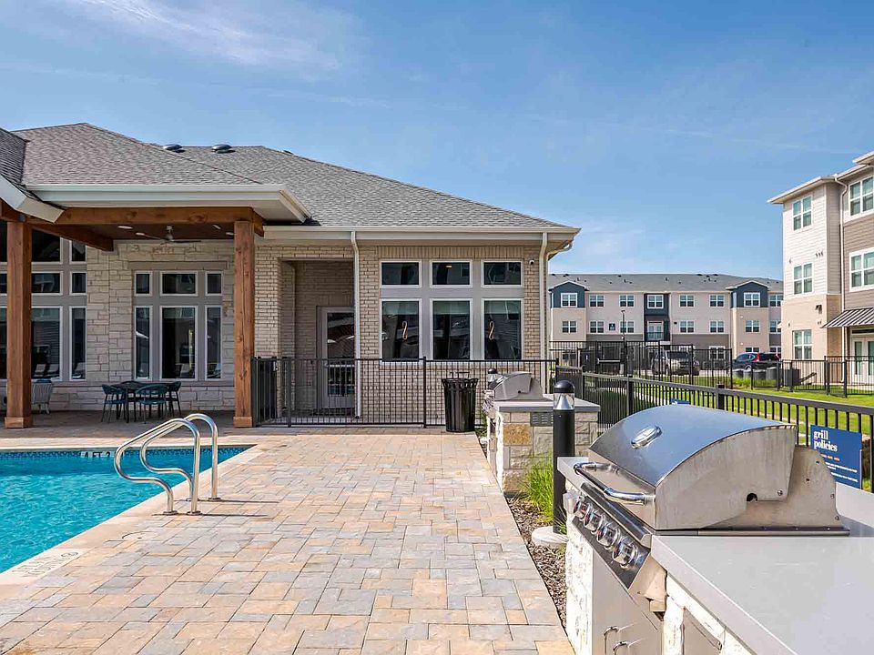 The Breckyn apartments community photo