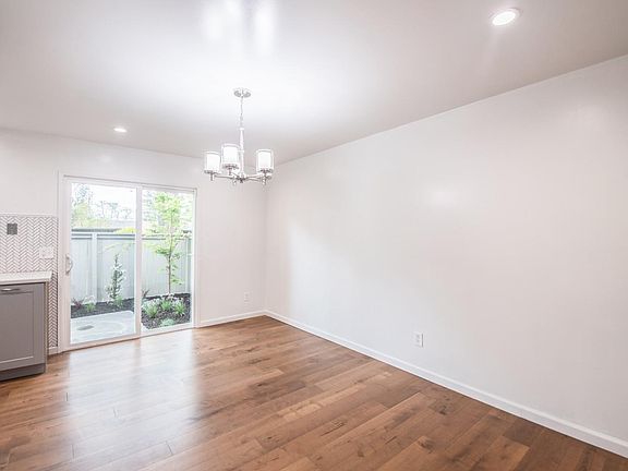 5th image of 315 Algiers Court